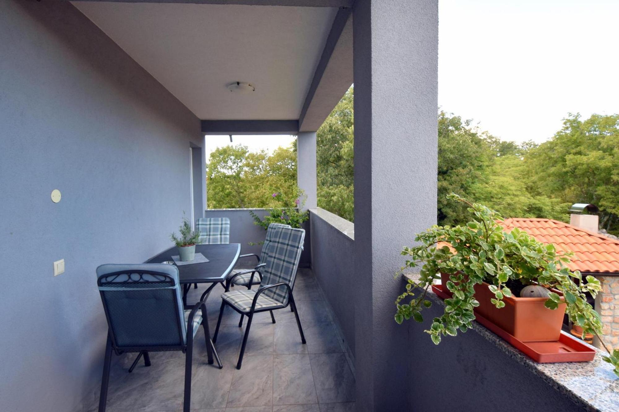Apartments Cindric Malinska Exterior foto