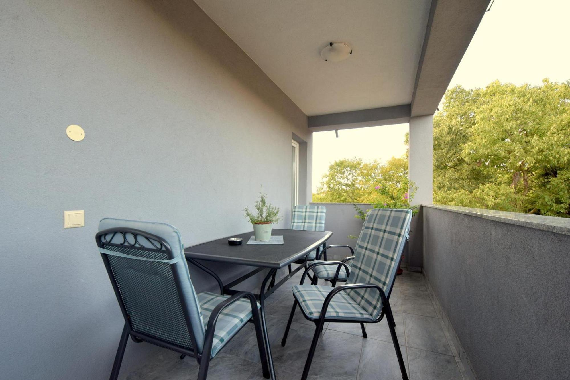 Apartments Cindric Malinska Exterior foto